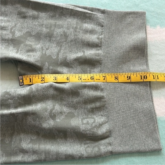 Gymshark Sage Green Camo Seamless Leggings - Picture 9 of 10